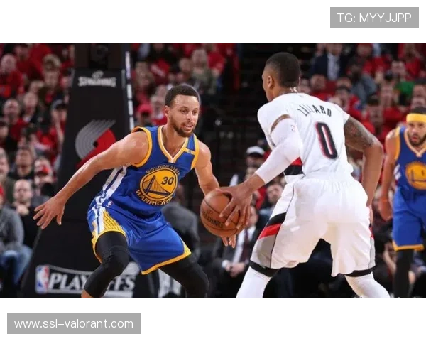 金州勇士迎战波特兰开拓者 上演激烈常规赛对决 金州勇士迎战波特兰开拓者 上演激烈常规赛对决